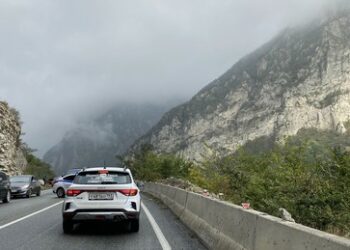 Kilometerlange Staus an russisch-georgischer Grenze: Menschen versuchen, Georgien zu verlassen