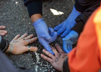 Klimakleber zu Freiheitsstrafen verurteilt – Am Nachmittag saßen sie wieder auf der Straße
