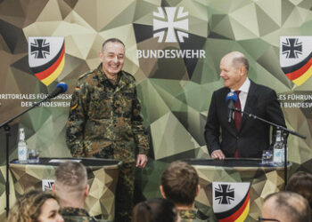 Künftiger Generalinspekteur erfreut: Wehrbeauftragte fordert weitere 300 Milliarden für Bundeswehr