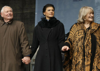 Lafontaine: "Russland will kein Messer am Hals"