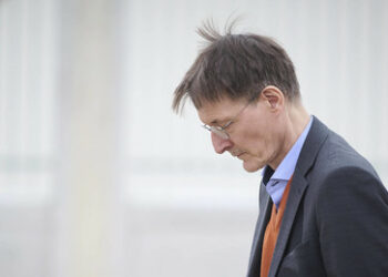 Lauterbach ein Lügenbaron? Ungereimtheiten im Lebenslauf bringen den Minister in Schwierigkeiten