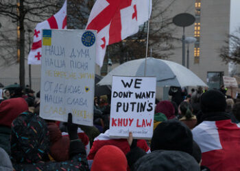 Nach Massenprotesten und Ausschreitungen: Georgien zieht umstrittenes "Agenten"-Gesetz zurück