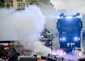 Polizei löst Anti-Regierungs-Protest in Georgien auf