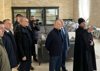 Putin trifft zum Jahrestag der Wiedervereinigung auf der Krim ein