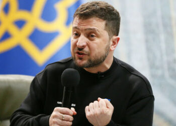 Rückzug oder nicht? – Selenskij und Armeechef Saluschny streiten über Situation bei Artjomowsk