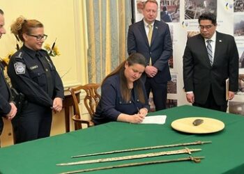 Schwerter und Axtkopf – Kommen jetzt die richtigen Waffen aus den USA in die Ukraine?