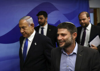 Trotz Aufruf zum Ausradieren einer palästinensischen Stadt reist Israels Finanzminister in die USA