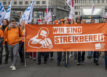 Verdi-Chef Werneke verteidigt gemeinsamen Großstreik mit der EVG am Montag