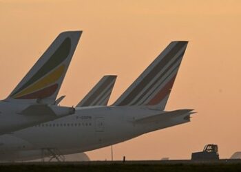 Versorgung französischer Flughäfen mit Kerosin "kritisch"