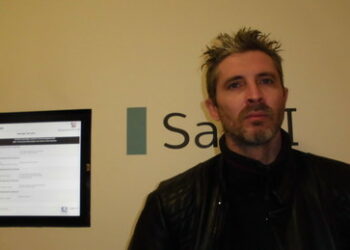 Wegen "Sicherheitsbedenken": Russischstämmiger Friedensaktivist geht gegen Kündigung vor