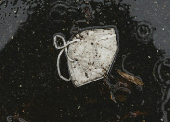 Wegen "falscher Maskenatteste": Diplompsychologin zu hoher Geldstrafe verurteilt