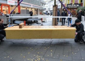 Wuppertal: Grüner Oberbürgermeister genehmigt zehn goldfarbene Bänke für 400.000 Euro