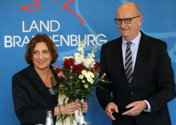 Britta Ernst: Blümchen und üppiges Übergangsgeld für Ex-Bildungsministerin in Brandenburg