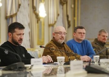 Doch keine Gegenoffensive? Kiew dämpft Erwartungen des Westens und bettelt um Waffen