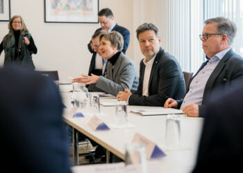 Keine Vernunft, kein Anstand: Habeck verspricht Steuergeld für Investitionen in der Ukraine