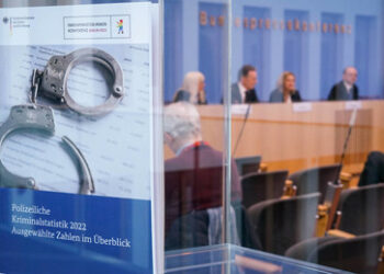 Kriminalstatistik 2022: Steigende Fallzahlen bei Straf- und Gewalttaten & Wirtschaftskriminalität