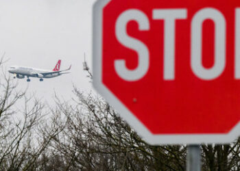 Polen zeigen sich empört über russische Passagiere im Luftraum über ihrem Land