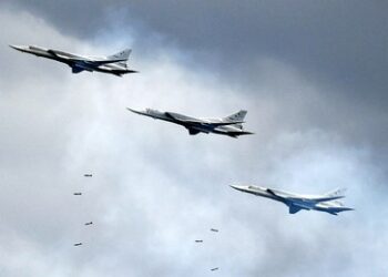 Russische Überschallbomber führen Trainingsflüge über Ochotskischem und Japanischem Meer durch