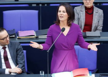 Wirrwarr und gefährliche Ahnungslosigkeit – Baerbocks Befragung im Bundestag