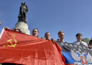8. und 9. Mai in Berlin: Gericht erlaubt ukrainische Flaggen, Symbole der Sieger bleiben verboten