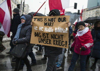 Anti-Kriegsdemo in Warschau – Auch gegen die "Banderaisierung Polens"