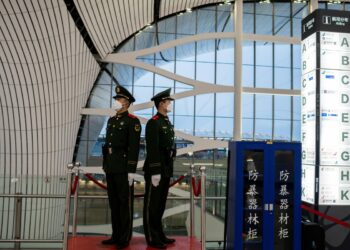 China verstärkt den Einsatz von „Ausreiseverboten“ gegen Chinesen und Ausländer: Bericht