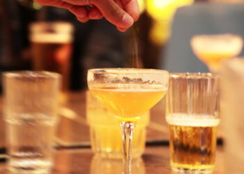 Erst TV-Auftritt, dann Anklage: Kinderbuch-Autorin soll ihren Ehemann vergiftet haben