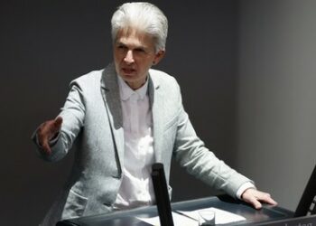 Ganze Absätze verschwunden: Zensierte die Berliner Zeitung Kritik an Strack-Zimmermann?