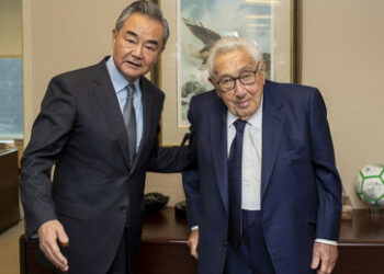 Henry Kissinger: "Ich bin übrigens nicht der Meinung, dass alle Schuld bei Putin liegt"