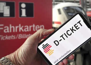 Kein 49-Euro-Ticket für alle: Armut, maroder Nahverkehr, Abo- und Digitalzwang schließen viele aus