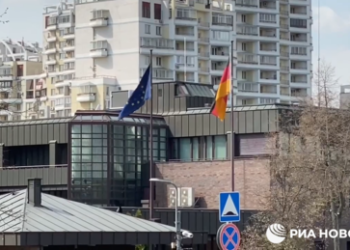 Krokodilstränen bei deutschen Medien: Hunderte deutsche Staatsbedienstete müssen Russland verlassen