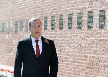 Medwedew: Britische Beamte sind legitimes militärisches Ziel für Russland