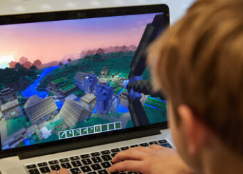 Minecraft: Server stürzt bei Schirinowski-Kundgebung ab
