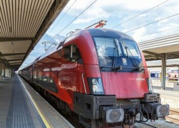 Plötzlich ertönt in einem Zug der Österreichischen Bundesbahnen eine Hitler-Rede