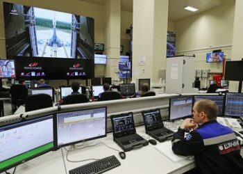 Russischer Satellit Kosmos-2222 in der Atmosphäre verglüht