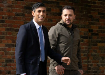 Selenskij zu Besuch in Großbritannien: London stellt Lieferung neuer Langstreckenwaffen in Aussicht