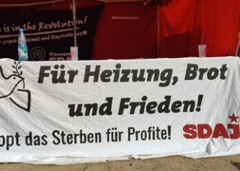 Studentin auf Pfingstfestival: Inflation und Konsumeinschränkung für den Profit der Reichen