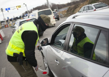 Volle Fahrt voraus: Franzose rammt Grenzabsperrung, um nach Russland einzureisen