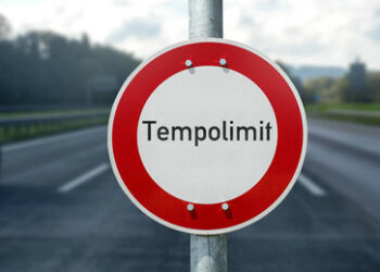 Vorstoß zu ungünstigem Zeitpunkt? Lemke will Tempolimit auf Autobahnen