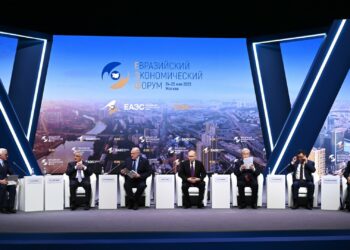 Wladimir Putin eröffnet Plenarsitzung des Eurasischen Wirtschaftsforums