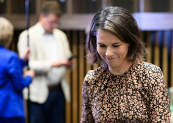 "Technische Probleme": Annalena Baerbock kann den Heimflug nicht antreten