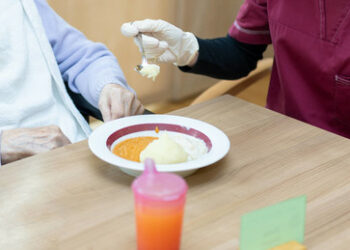 Alt, bedürftig, verarmt: Die neue Pflegereform rüttelt kaum am Problem