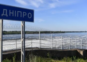 Beschädigter Staudamm: Dutzende Siedlungen von Hochwasser bedroht