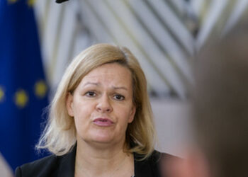 EU und Faeser trommeln gegen Huawei: "Wir müssen unsere Kommunikationsnetze schützen"