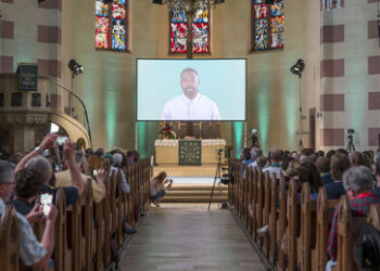 KI statt Pfarrer: ChatGPT hält ersten Gottesdienst in Deutschland ab