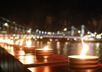 Kerzen entlang der Moskwa – Gedenken an den Überfall Deutschlands auf die Sowjetunion