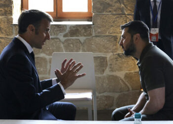 Le Monde: Paris könnte versuchen, Ukraine mit NATO-Mitgliedschaft zu Verhandlungen zu überreden