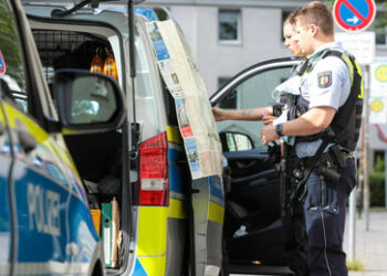 Nordrhein-Westfalen: Fahrerflucht endet mit mehr als 30 Schüssen der Polizei auf 19-Jährigen