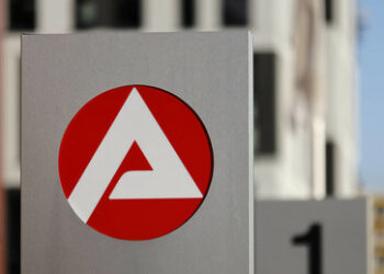 Ökonom Flassbeck zum Fachkräftemangel: Versorgungsmentalität der Arbeitgeber ist krass