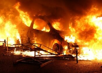 Polizist erschiesst Jugendlichen bei Verkehrskontrolle: Schwere Ausschreitungen in Paris